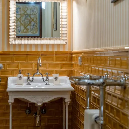 Pensjonat Regal House Capucci 6 Rzym