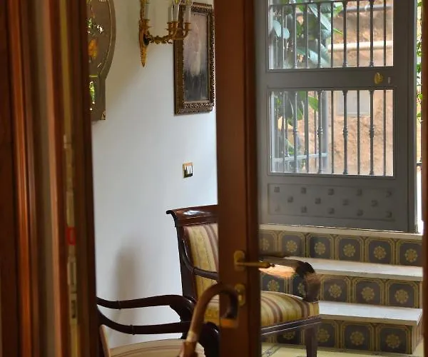 Regal House Capucci 6 4* Rome