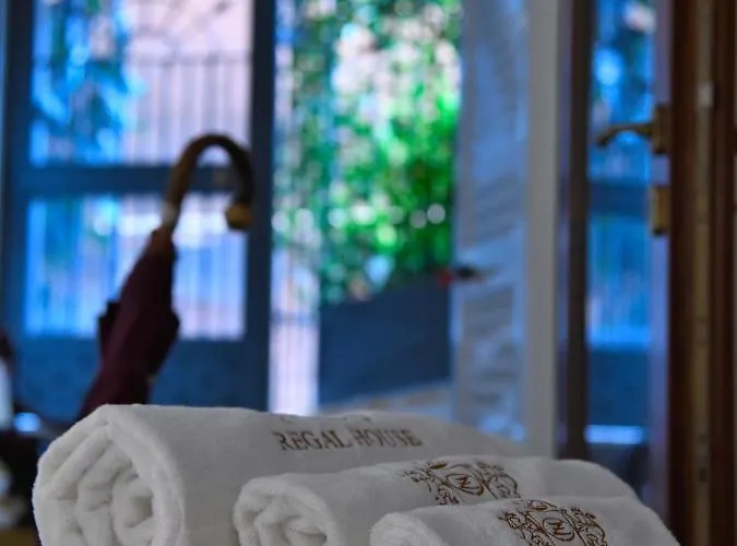 Regal House Capucci 6 Maison d'hôtes 4*