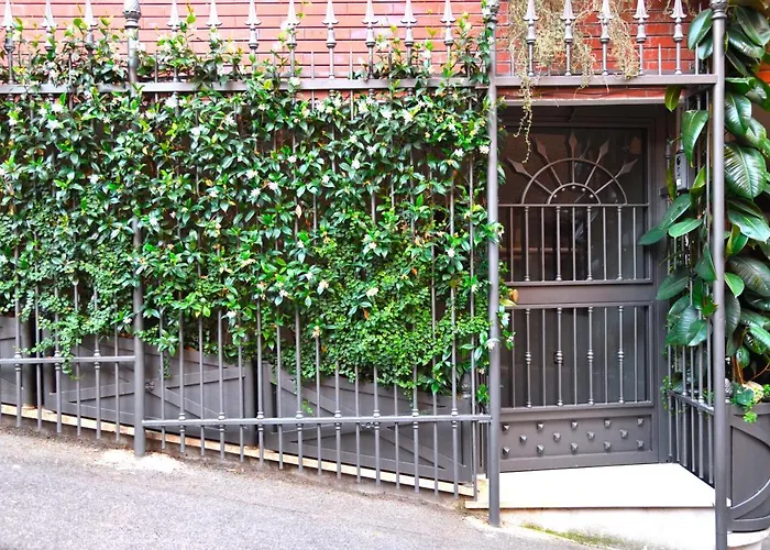 Regal House Capucci 6 4* Rome